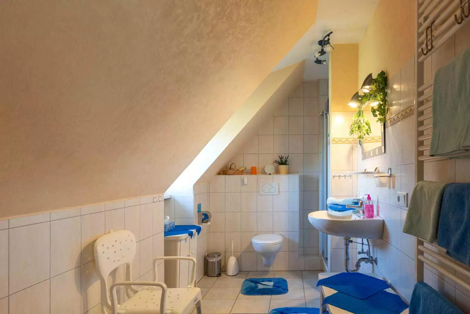 Detailblick auf den Duschbereich im Badezimmer der Ferienwohnung Deichgraf.