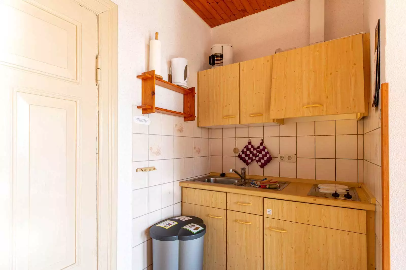 Kleine Pentry-Küche im Appartement Süderstuv auf Pellworm