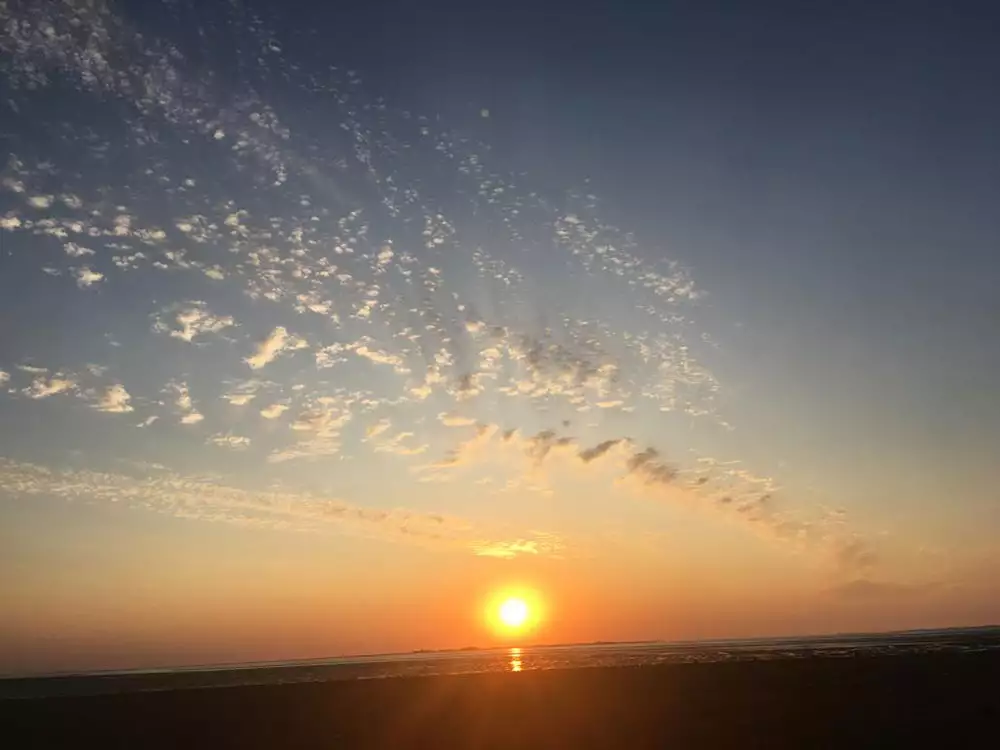 Sonnenuntergang über dem Wattenmeer bei Pellworm mit Blick über das Watt